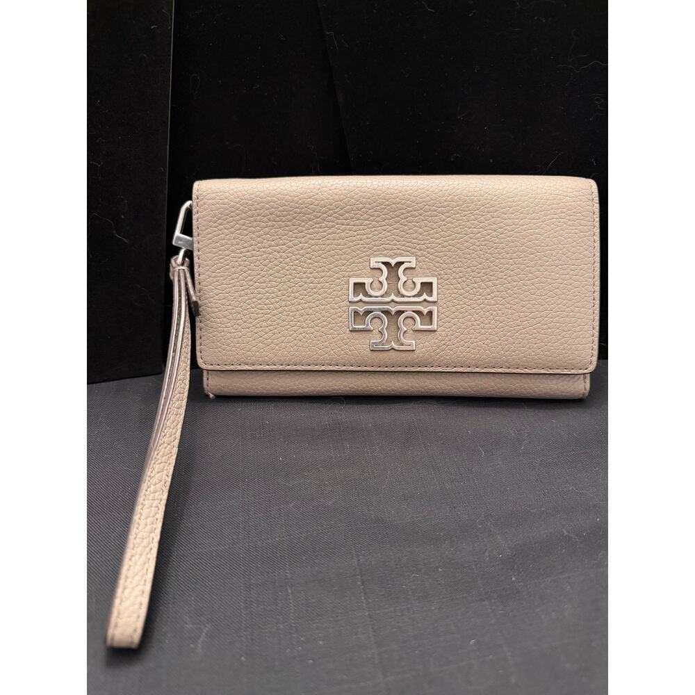 Tory Burch Britten Wristlet Wallet, 7.5 x 4.5” from 2020 in French Grey